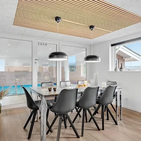 4 Bedroom Awesome In Сasa de vacaciones