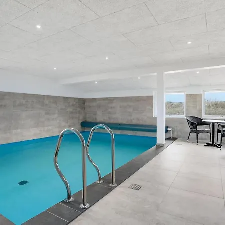Сasa de vacaciones 4 Bedroom Awesome In Ringkøbing