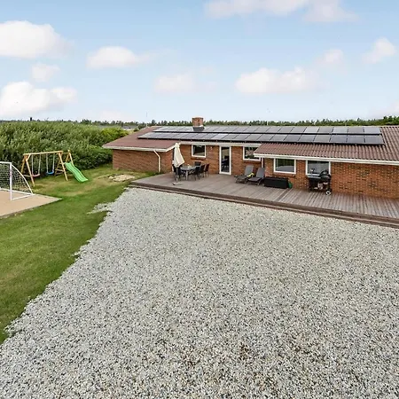 Сasa de vacaciones 4 Bedroom Awesome In Ringkøbing