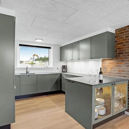 4 Bedroom Awesome In Сasa de vacaciones Ringkøbing