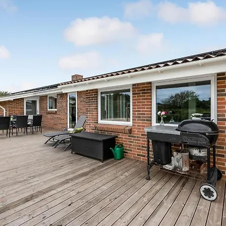 Сasa de vacaciones 4 Bedroom Awesome In