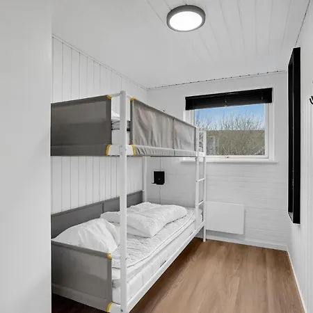 4 Bedroom Awesome In Сasa de vacaciones Ringkøbing