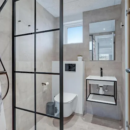 4 Bedroom Awesome In *