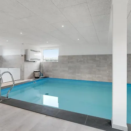 4 Bedroom Awesome In Сasa de vacaciones *