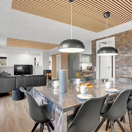 4 Bedroom Awesome In *