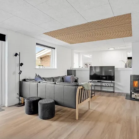 בית נופש 4 Bedroom Awesome In