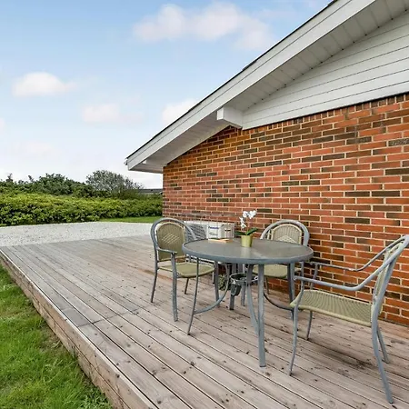 4 Bedroom Awesome In *