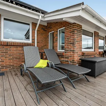 Сasa de vacaciones 4 Bedroom Awesome In *